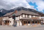 Best Hotel In Canmore With Bars and Clubs